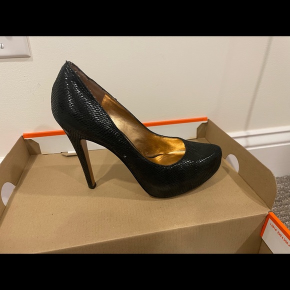 Heels - Picture 5 of 6